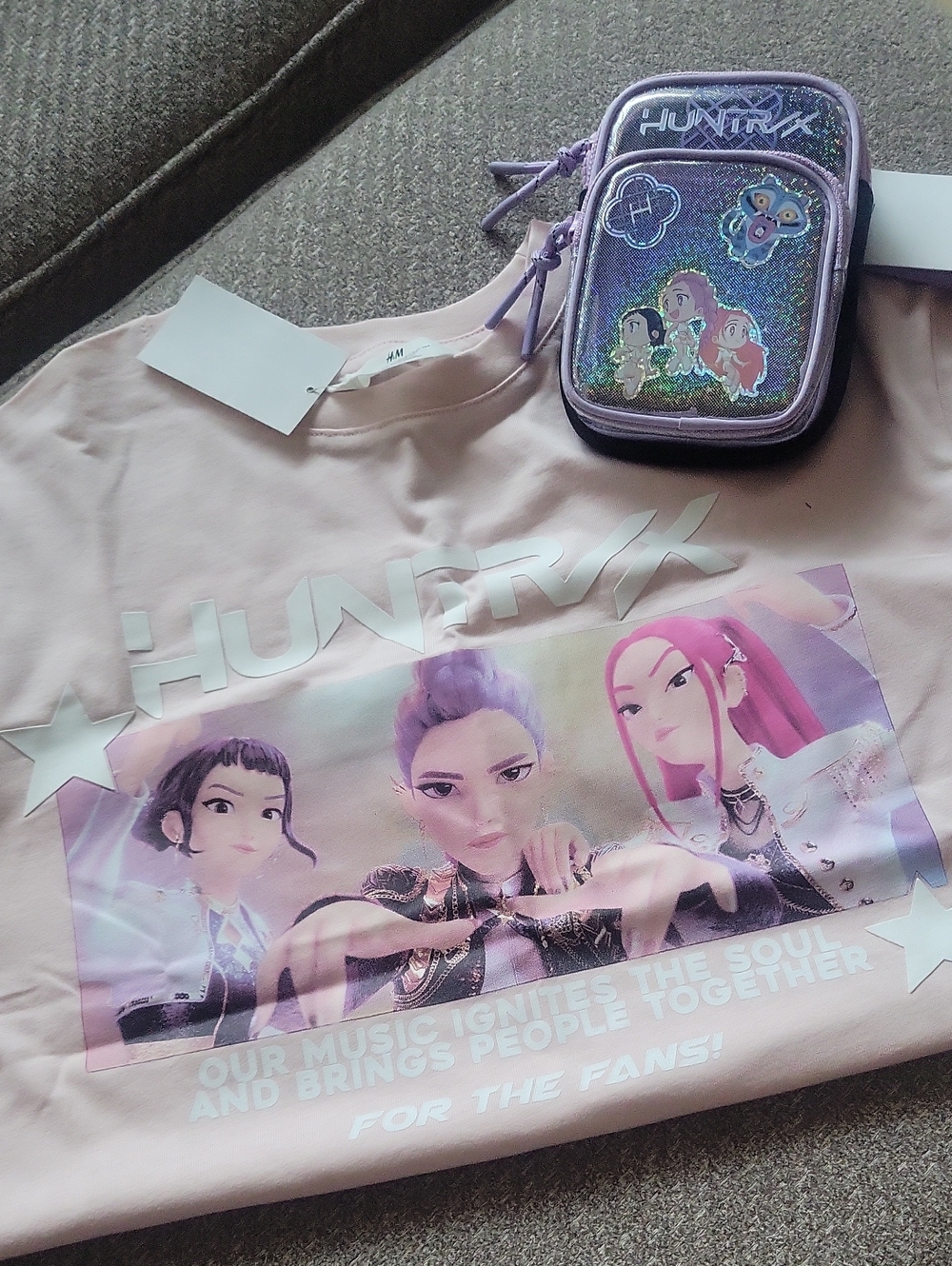 H&M K-POP Demon Huntrix - Pink Logo Graphic Tee & Cross Bag